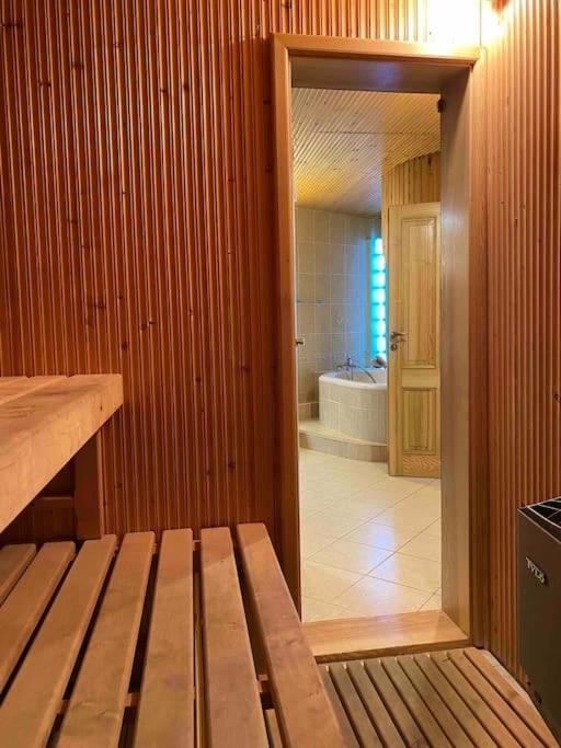 Rooftop 180M2 Loft With Private Sauna, 布拉迪斯拉发 外观 照片
